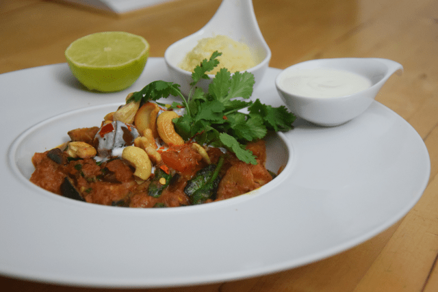 zucchini-melanzani-pfanne-mit-blumenkohlreis-und-cashew-nussen-7