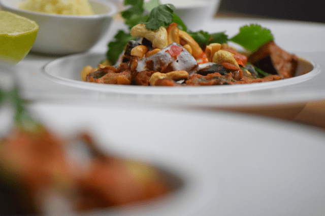 zucchini-melanzani-pfanne-mit-blumenkohlreis-und-cashew-nussen-8