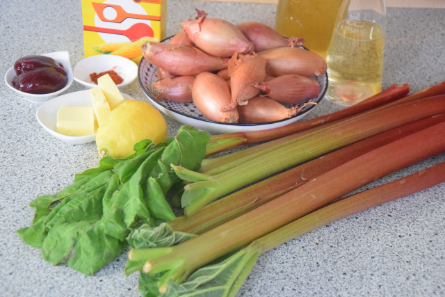 Pochiertes Ei mit Löwenzahn Lamm mit Morchelpolenta-Würfeln (1)