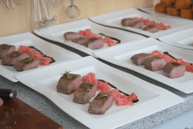 Pochiertes Ei mit Löwenzahn Lamm mit Morchelpolenta-Würfeln (14)