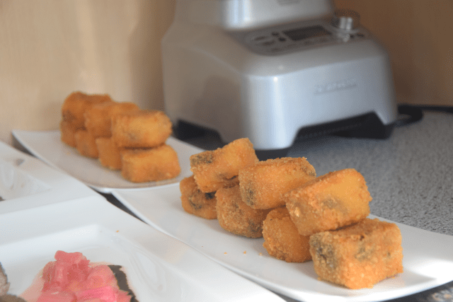 Pochiertes Ei mit Löwenzahn Lamm mit Morchelpolenta-Würfeln (15)