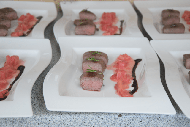 Pochiertes Ei mit Löwenzahn Lamm mit Morchelpolenta-Würfeln (16)