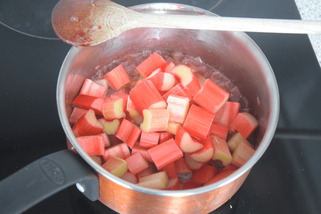 Pochiertes Ei mit Löwenzahn Lamm mit Morchelpolenta-Würfeln (4)