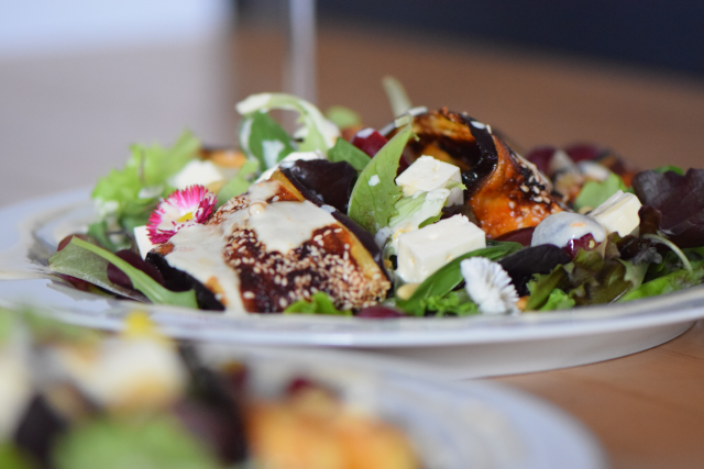 Gebackene Miso-Aubergine mit Schafkäse und Tahini-Kefir (6)