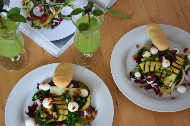 Gegrillter Zucchini-Salat mit Cucumber Cocktail (4)