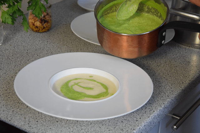 Petersilienblätter – und wurzelsuppe mit Haselnüssen – Küchenereignisse Petersilienblätter – und wurzelsuppe mit Haselnüssen – Küchenereignisse