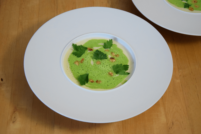 Petersilienblätter - und wurzelsuppe mit Haselnüssen (4)