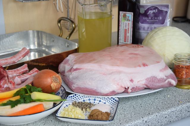 Schweinsbraten mit Krautsalat (1).png
