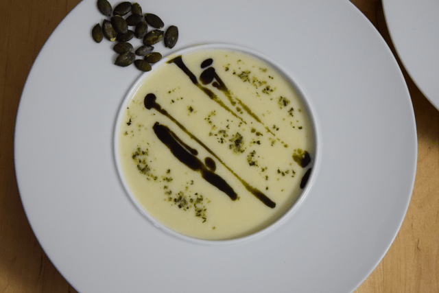 Sellerie-Birnen-Suppe mit Kürbiskernöl (4)