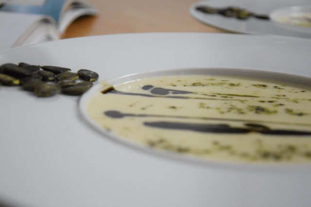 Sellerie-Birnen-Suppe mit Kürbiskernöl (5)