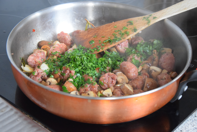 Bratwürste und Champignons (2)