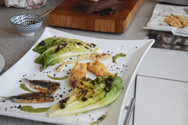 Sardinen mit gegrillten Romanasalatherzen und Estragon-Jus (7)