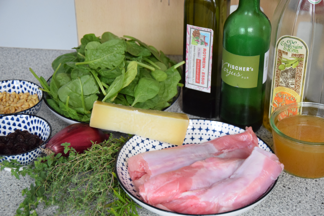 Süßsaures Kaninchen mit Spinat und Kräuterbrot (1).png