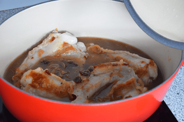 Süßsaures Kaninchen mit Spinat und Kräuterbrot (2)