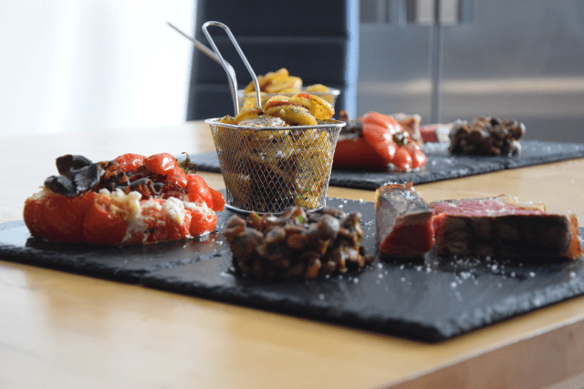 T-Bone-Steak mit Goaßkäs-Tomaten (12)