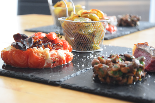 T-Bone-Steak mit Goaßkäs-Tomaten (13)