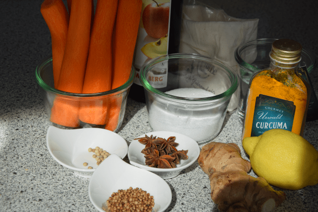 Jakobsmuscheln mit Karotten-Sauerkraut und Orangenblüten-Dashi (1)