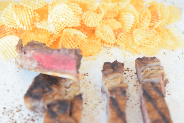 Steak mit Kartoffelwaffeln (23).png