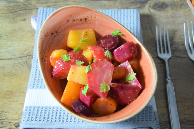 Bierwurstschnitzel mit Rübensalat (4)