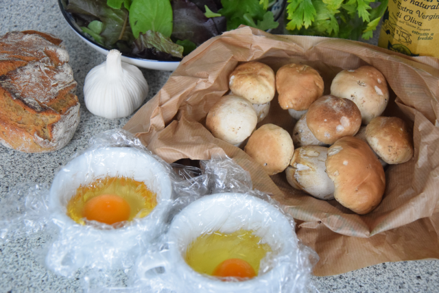 Eier, Steinpilze, Brot (1)