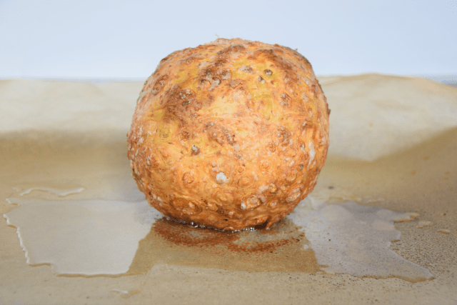 Saumaisn mit Sellerie und Erbsenpüree (2)