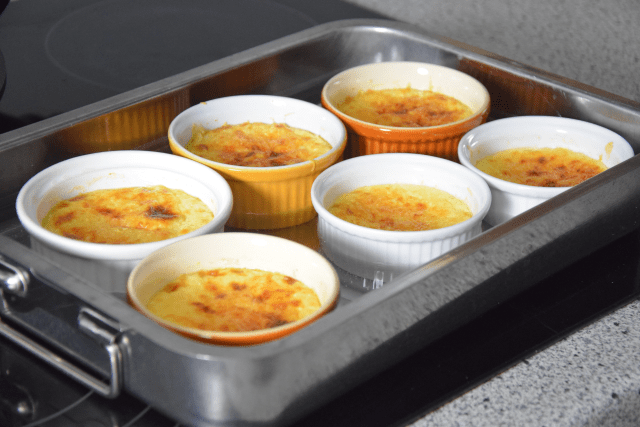 Wacholderkuchen mit Blaukraut-Pickles und Blaubeer-Senf (2)