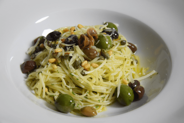 Spaghettini mit Oliven und Kapern (4)