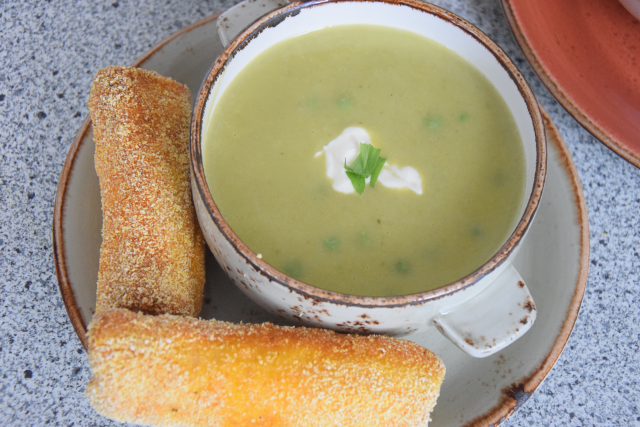 Chèvre Cigars on Pea Soup (5)