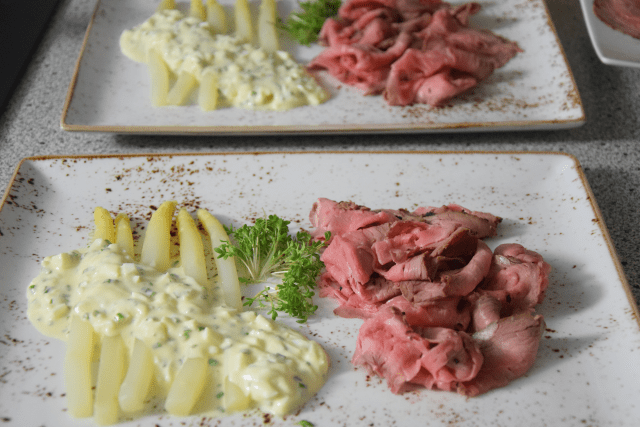 Roastbeef, Spargel, Bozner Sauce (2)