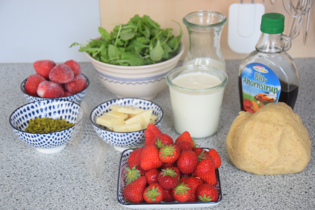 Erdbeer-Tartelette mit Pistazien-Rucola-Creme (1)