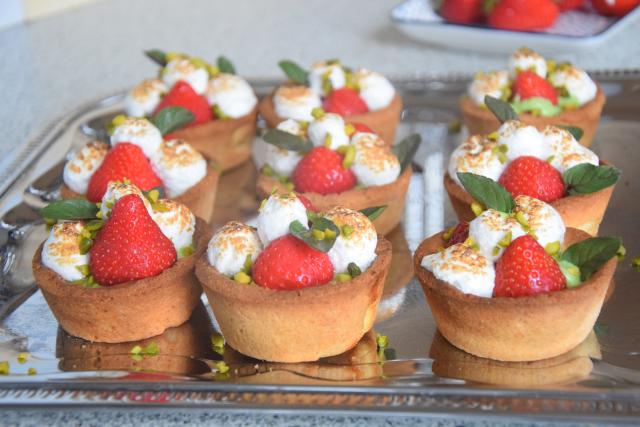 Erdbeer-Tartelette mit Pistazien-Rucola-Creme (4)
