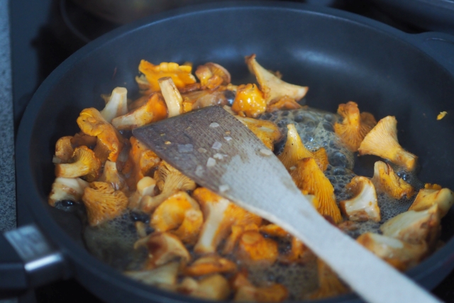 Glattbutt, Miesmuscheln, Bierrettich, Pfifferlinge