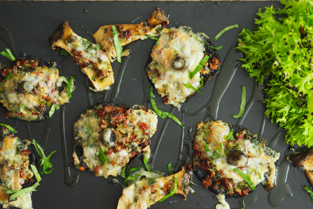 Mit Käse gestopfte Portobellos (7)