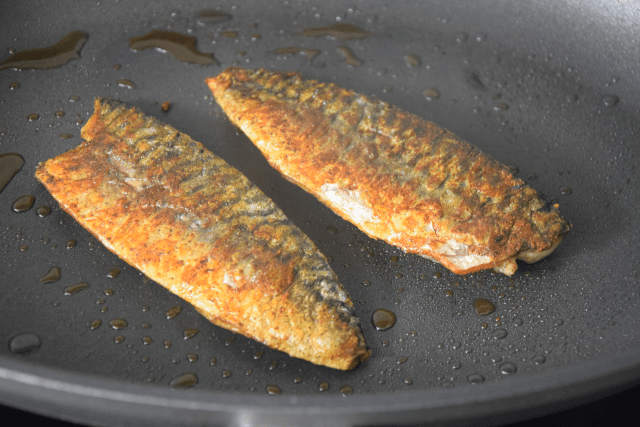 Makrele mit Ingwercreme und Pistazien-Kardamomsalsa (3)