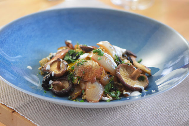 Reis-Pilz-Pfanne mit schwarzem Knoblauch (6)