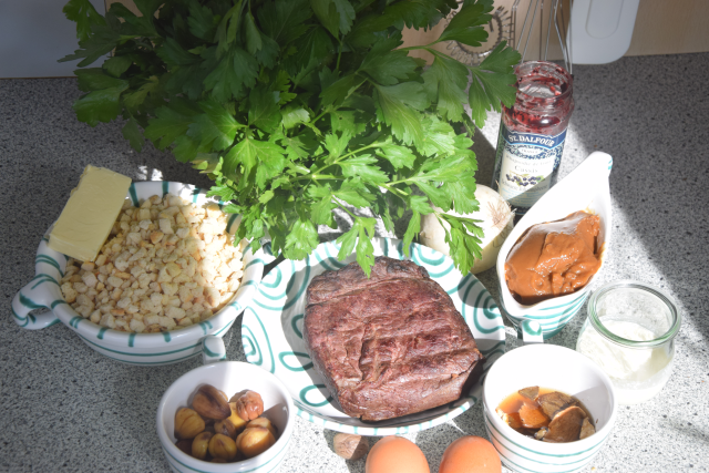 Hirsch in Herbstfärbung (1)