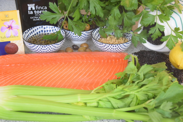 Linsensuppe, Lachs mit Pinienkerne-Salsa, Schokolade (3)