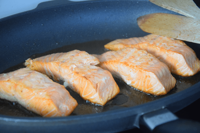 Linsensuppe, Lachs mit Pinienkerne-Salsa, Schokolade (6)