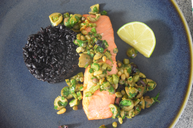 Linsensuppe, Lachs mit Pinienkerne-Salsa, Schokolade (8)