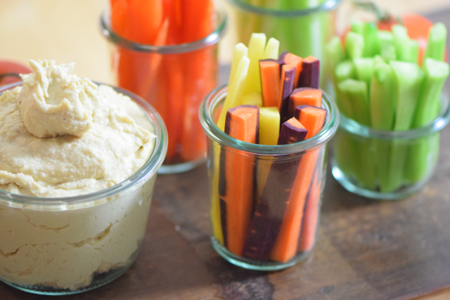 Kichererbsenmus mit Gemüsesticks (3)