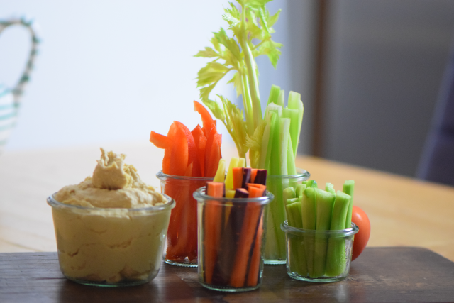 Kichererbsenmus mit Gemüsesticks (5)