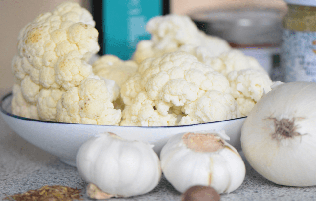 Knoflige Karfiolsuppe und Kürbiskernpesto (1).png