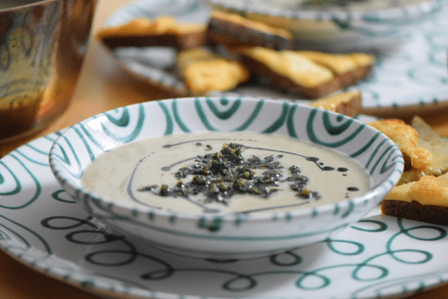Knoflige Karfiolsuppe und Kürbiskernpesto (3)
