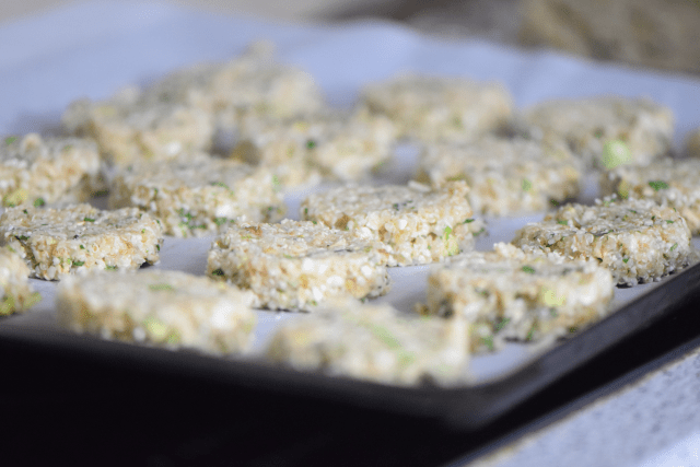 Quinoalaibchen mit Kraut und Tomatennusscreme (2)