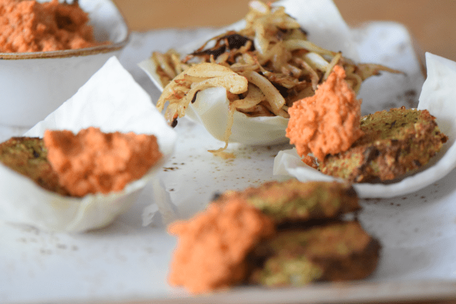 Quinoalaibchen mit Kraut und Tomatennusscreme (3)