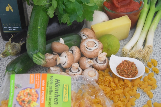 gemüse mit linsen-hörnchen und bummerlsalat (1)