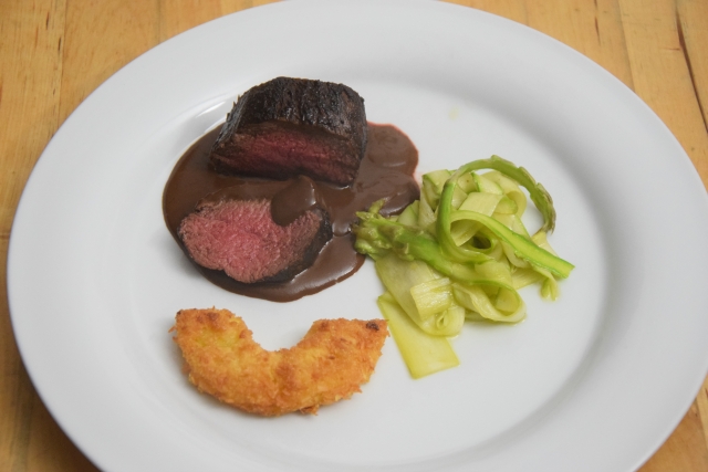 hirschfilet mit spargel und ananas (2)