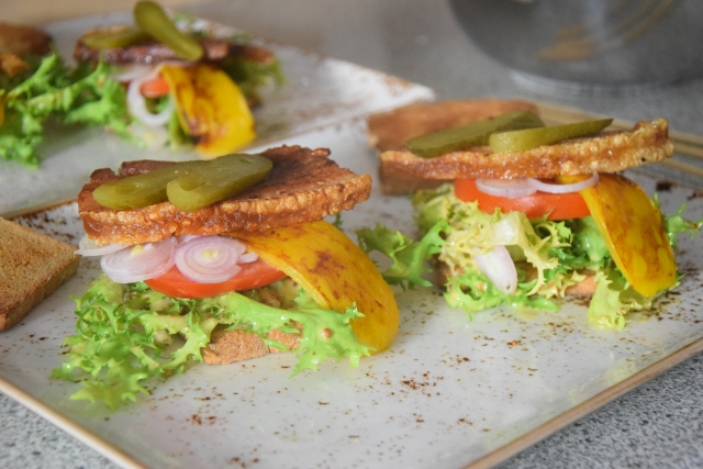 schweinsburger mit ei (3)