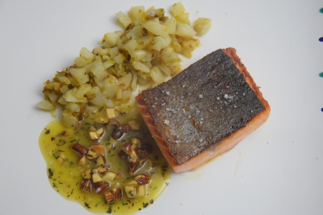 Lachs mit Mandelvinaigrette und Topinambur-Lauch (3)