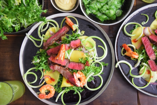 Entrecote, Garnelen und Mango (4)